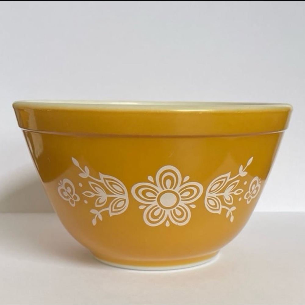 Pyrex 401 Butterfly Gold - small bowl - excellent shine
